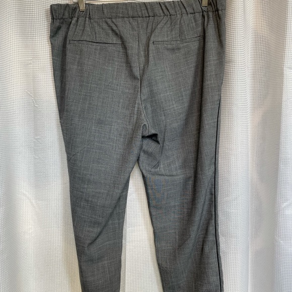 Old Navy Gray Pull on Ankle Pants - Picture 2 of 6